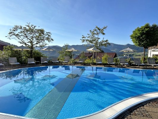 14_Allgaeu-Sonne__aussenpool-morgens